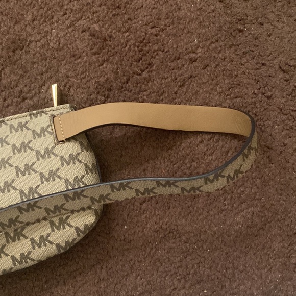Micheal Kors belt bag Small/ medium - Picture 12 of 17